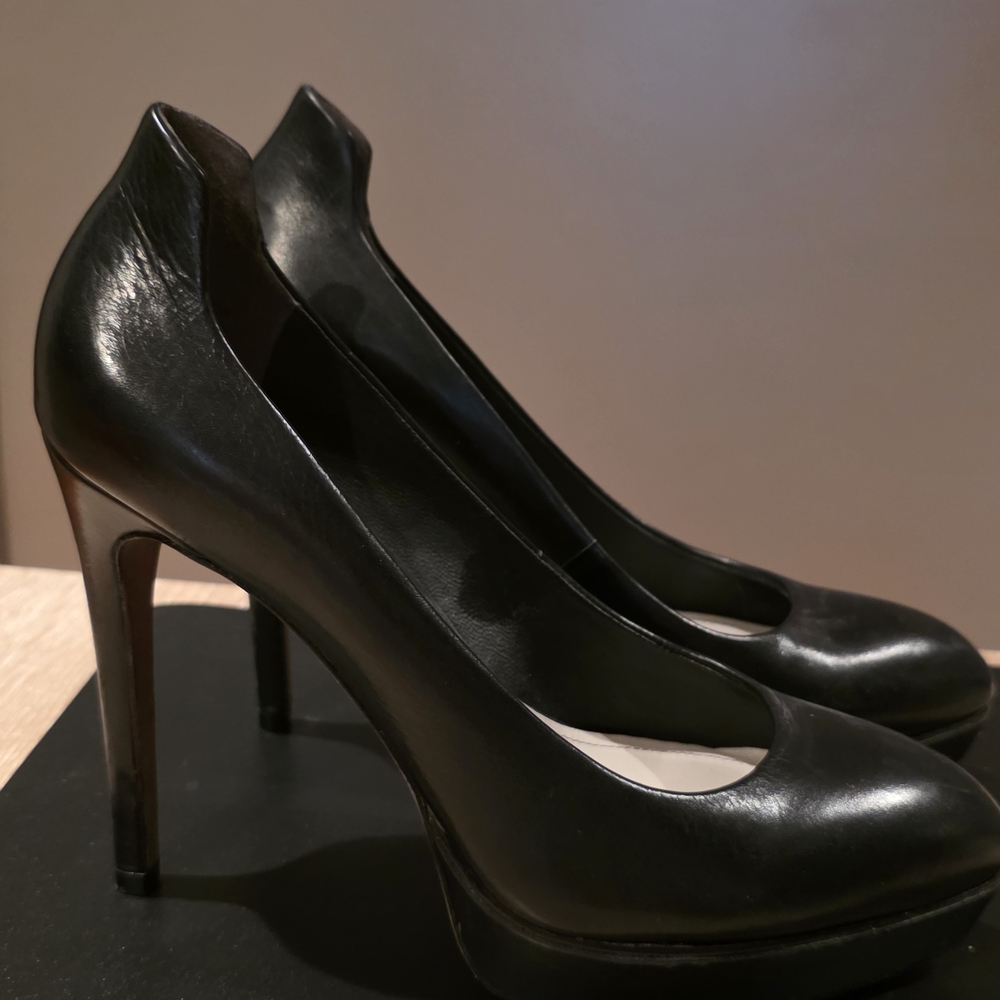 Pour La Victoire Elegant Black Heels